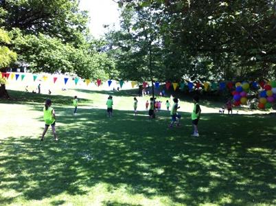 Le sculpteur de ballons pour les enfants